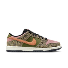 Load image into Gallery viewer, Nike SB &quot;Dunk Low Pro QS&quot; Arts Rec
