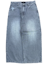 Load image into Gallery viewer, Gloe &quot;Cross v2&quot; Grey Wash Jean
