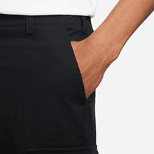 Load image into Gallery viewer, Nike SB &quot;Kearny Cargo&quot; Black Pant
